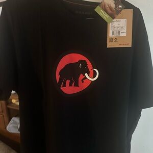 Mammut men’s classic t-shirt.